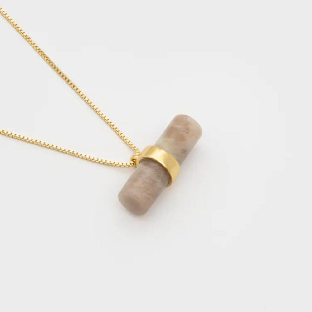 Avon - Náhrdelník Seren s ozdobným kameňom - 